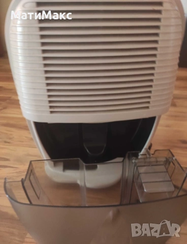 Влагоабсорбатор DeLonghi 10л. / 24ч., снимка 2 - Влагоабсорбатори и влагоуловители - 54687524