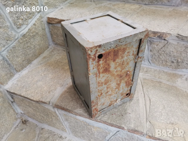 Старо сейфче, каса, снимка 5 - Антикварни и старинни предмети - 55143809
