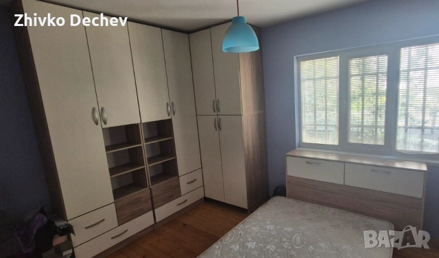 Голям ъглов гардероб с ракла. Обзавеждане за спалня.