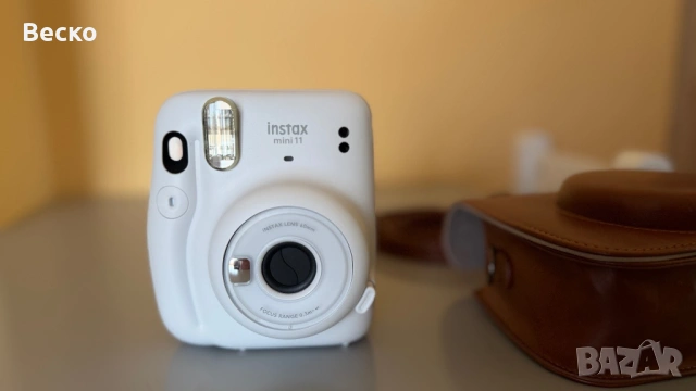 Fujifilm Instax Mini 11 + Калъф и 10 Снимки
