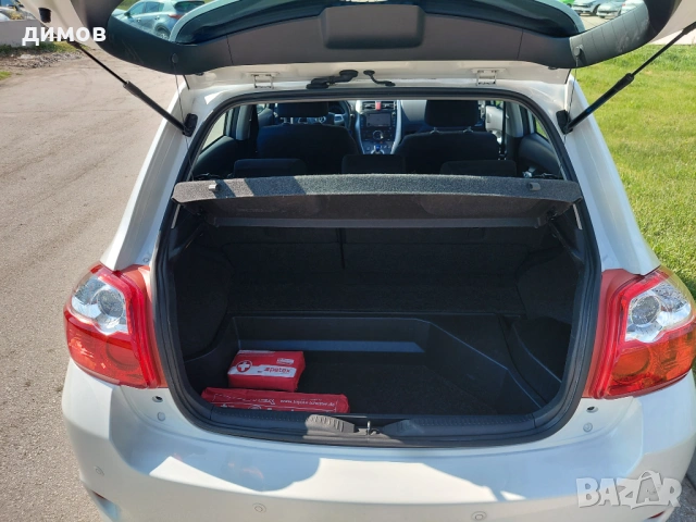 Toyota Auris Hibryd 2011г - ТОП ..., снимка 13 - Автомобили и джипове - 54319524