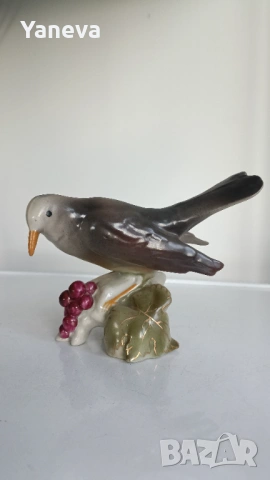 Българска порцеланова статуетка на птица върху лозов клон с грозде., снимка 4 - Статуетки - 54138832