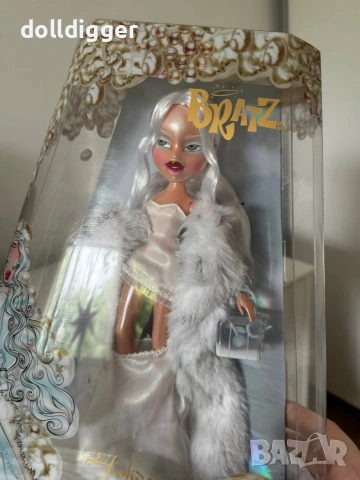 Bratz Holidayz Frosty Nightz Doll 2025 Collector's Edition, снимка 4 - Кукли - 55133206