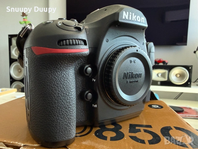 Nikon D850 + Battery Grip, пълен комплект, неразличим от нов