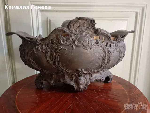 Антикварна жардиниера