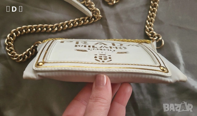 PRADA оригинална малка чантичка, снимка 5 - Чанти - 54498785