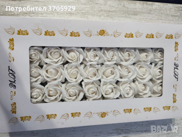 Кутия с 50 бели рози