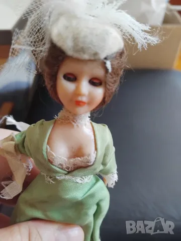Стара кукла с мигащи очи