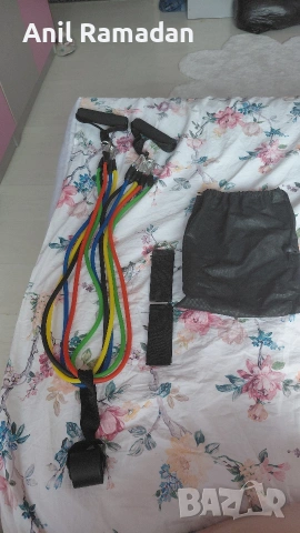 Продавам Фитнес Уред комплект ластици за тренировка (resistance bands) с дръжки, анкери и калъф.