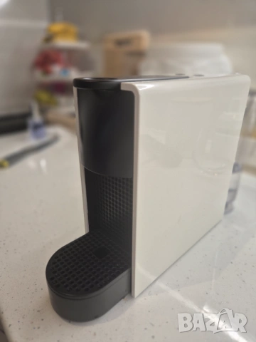 Кафемашина Nespresso Essenza Mini – бяла, като нова (гаранция 2 г.), снимка 3 - Кафемашини - 54032766