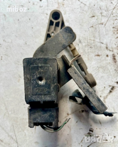 Датчик сензор ниво въздушно окачване Land Rover Range Rover sport L320, снимка 2 - Части - 54082087