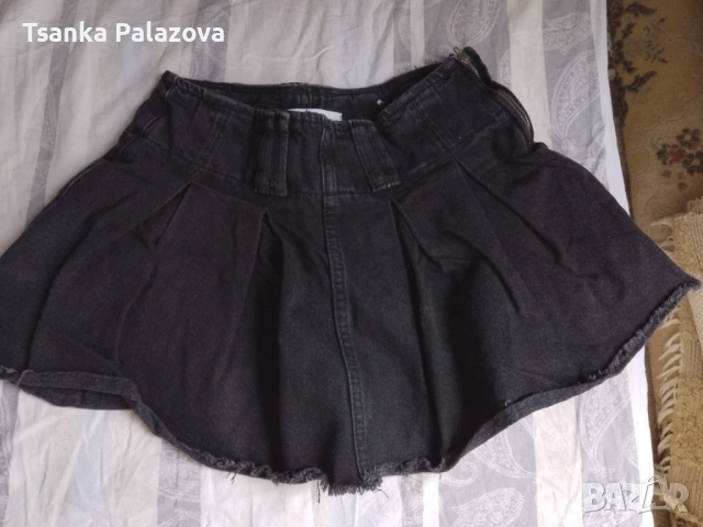 Дънкова пола Bershka XS, снимка 2 - Поли - 54729595