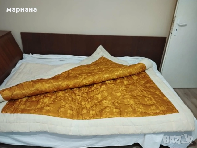 Ръчно ушит вълнен юрган ,с копринено лице.