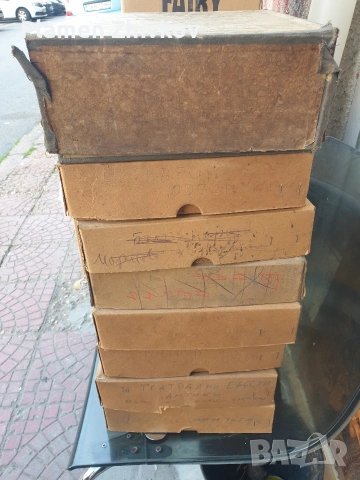 голяма фоногека от български хора и ръченици от различни региони на БЪЛГАРИЯ 