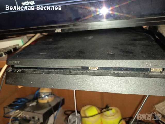 Playstation 4 slim 1tb + 3 kontrolera + 5 igri na diskove +++