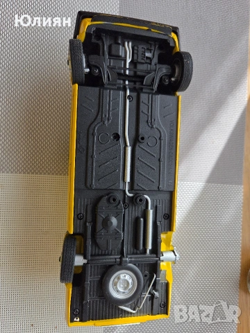 Макет на автомобил Solido Volkswagen Caddy Deutsche Post (1982) 1:18, Жълт, снимка 3 - Колекции - 54895598