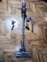 Продавам много добра Dyson V8 почистена прахосмукачка с отлична батерия и аксесоари, снимка 1