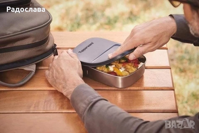 Метална кутия с разделител от Tupperware 
