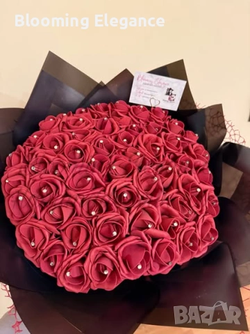 Букет от 55 червени рози, декорирани с камъчета