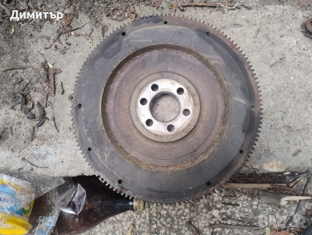 Маховик За Ауди 80 Б3 1.8с 1989г / Audi 80 B3 1.8s 1989y, снимка 2 - Части - 55282052