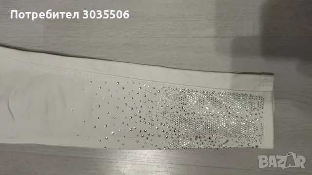 Бели дънки с камъни S, снимка 2 - Дънки - 55399556