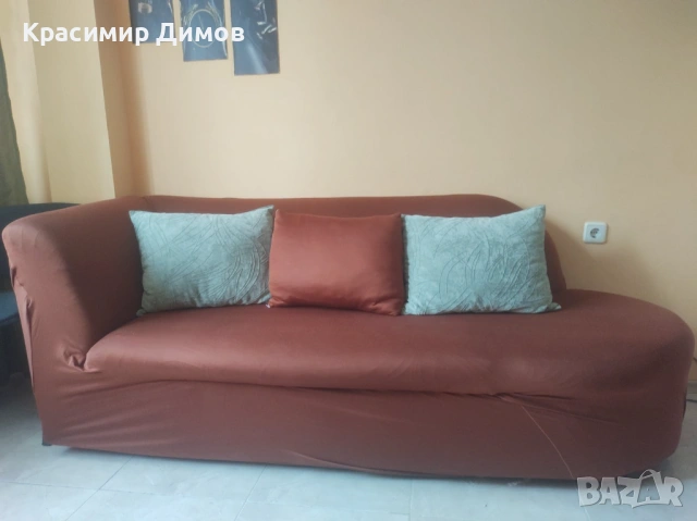 Диван с 3 възглавници  и ракла за багаж 