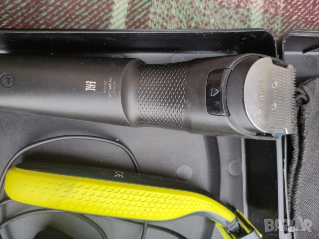 Продавам комплект от две оригинални машинки Philips , снимка 2 - Машинки за подстригване - 54526435