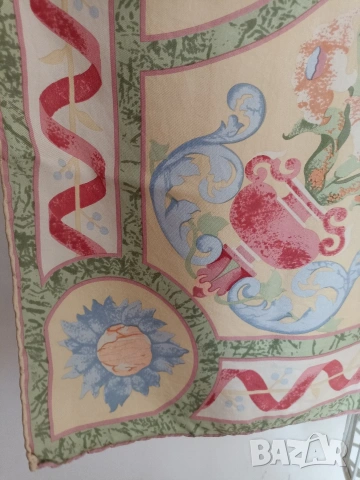 Дамски шал Aigner, снимка 10 - Шалове - 54357169