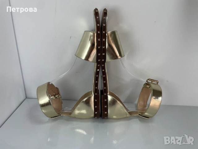 Valentino Garavani Rockstud Кожени сандали 38 Оригинал, снимка 7 - Сандали - 54960621