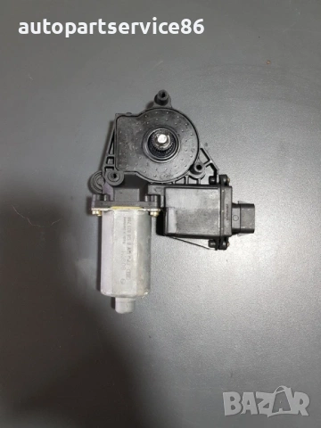 Мотор на стъклоповдигач за предна лява врата за Mitsubishi Carisma (1997–2002) 0130821788, снимка 3 - Части - 54750742