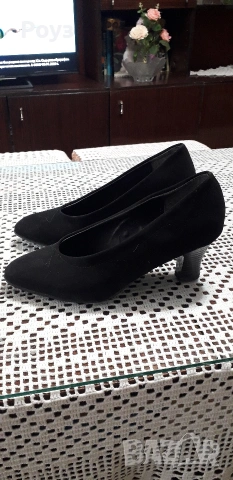 Продавам черни дамски обувки 