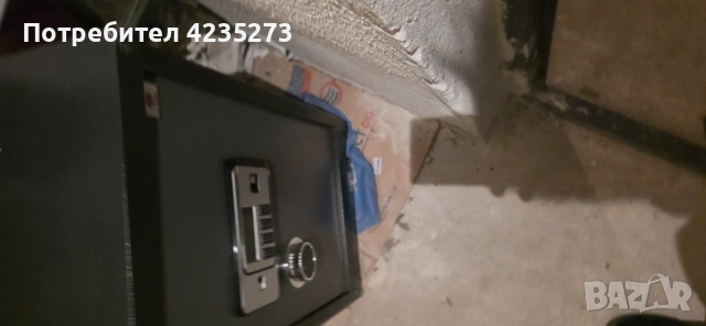 Продавам сейф с код и ключове, използван, снимка 4 - Други - 54907626