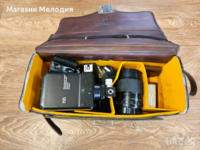 Ретро фотокомплект Revueflex SC1 + Обективи, Светкавица и Самоснимачка Haka Autoknips II, снимка 2 - Фотоапарати - 54710954