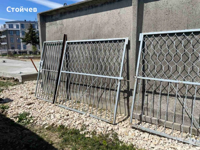 Продавам портални врати,оградни пана и метални колони., снимка 3 - Строителни материали - 54671546