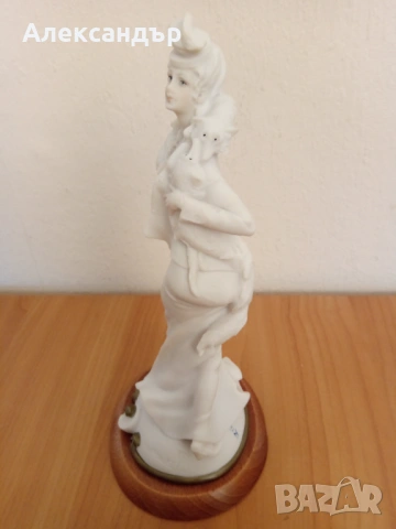 Италианска фигура CAPODIMONTE, снимка 3 - Статуетки - 53965012