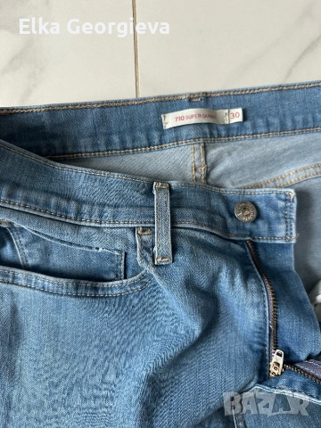Оригинални дамски дънки Levi’s еластични, снимка 5 - Дънки - 54281749