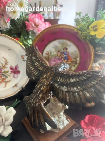 Порцеланова скулптура G. Armani Florence – Сокол, Италия, сертификат, снимка 4 - Декорация за дома - 54118168