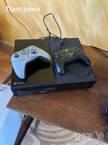 Xbox one + 2 джойстика + 6 игри, снимка 2 - Xbox конзоли - 54520517
