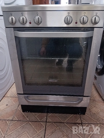 Иноксова свободно стояща печка с керамичен плот Elektrolux с две години гаранция!, снимка 7 - Печки, фурни - 53968364