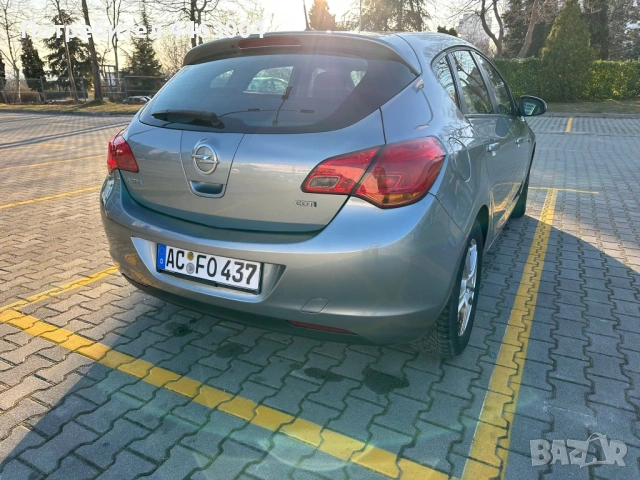 Opel Astra 1.7 CDTI, снимка 3 - Автомобили и джипове - 54622165