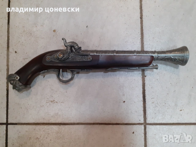Много красив капсулен пистолет,пищов,оръжие
