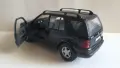 Mercedes-Benz ML 320 Maisto - Мащаб 1:24, снимка 3