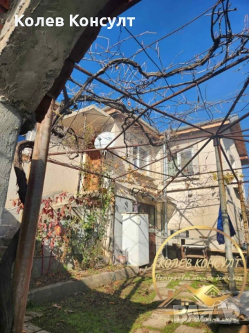 Двуетажна къща в село Сърница, община Минерални бани, област Хасково