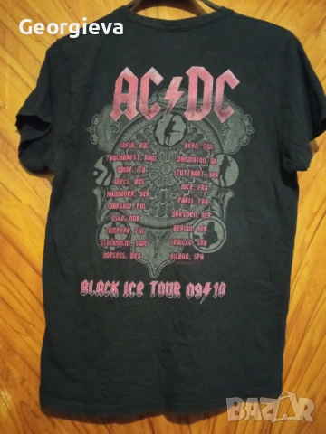 ​Оригинална тениска AC/DC – Black Ice Tour 09/10 (Концерт София) – Размер M, снимка 2 - Тениски - 54858327