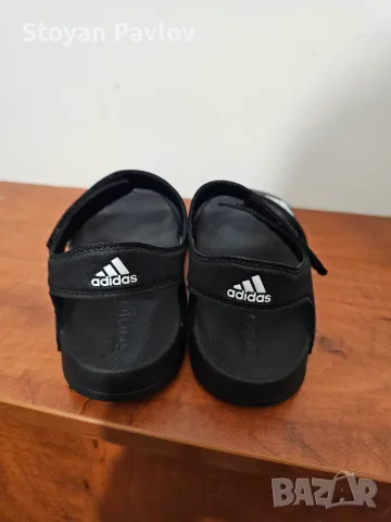 Оригинални детски сандали Adidas , снимка 2 - Детски сандали и чехли - 55375881
