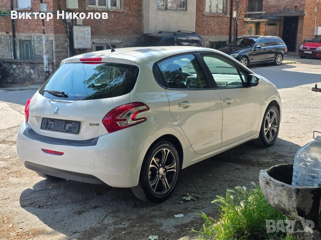 Peugeot 208 , 2014г. Газ / Бензин 1.4i Климатик, снимка 7 - Автомобили и джипове - 54798149