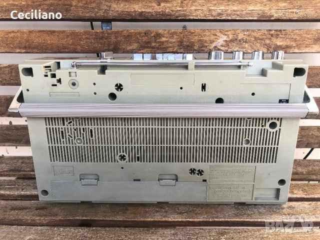 Радиокасетофон  HITACHI TRK 7990E Vintage Boombox, снимка 12 - Радиокасетофони, транзистори - 54628937