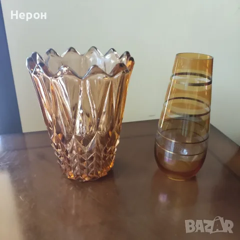 Стъклена ваза цветна