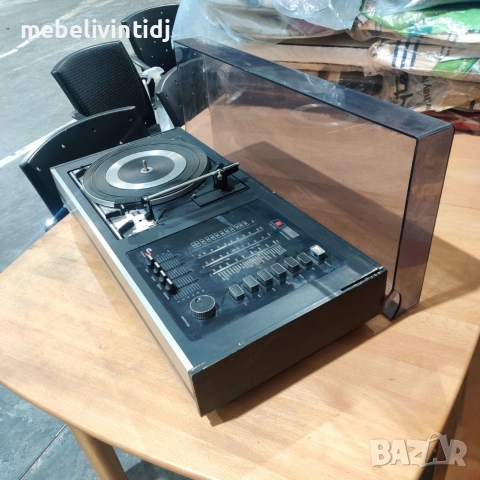 Ретро грамофон с радио от серията Wega Studio 211, снимка 3 - Антикварни и старинни предмети - 54031243