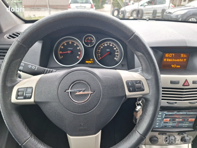 Опел астра 1.6 бензин с климатик фейслифт 2008г., снимка 16 - Автомобили и джипове - 54042439